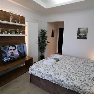 Charming City Center - Free Minibar , Bucharest Romania